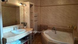 Eladó családi ház Érd