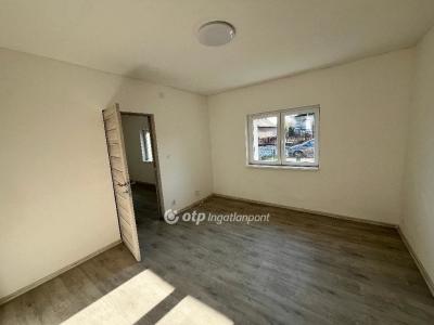 Eladó családi ház Előszállás