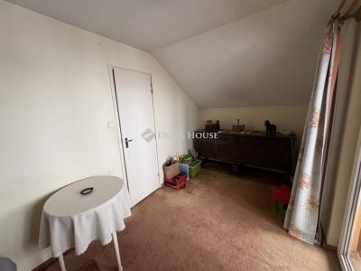 Eladó családi ház Úri