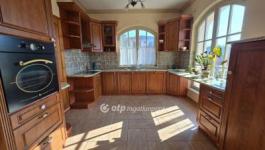 Eladó családi ház Győr