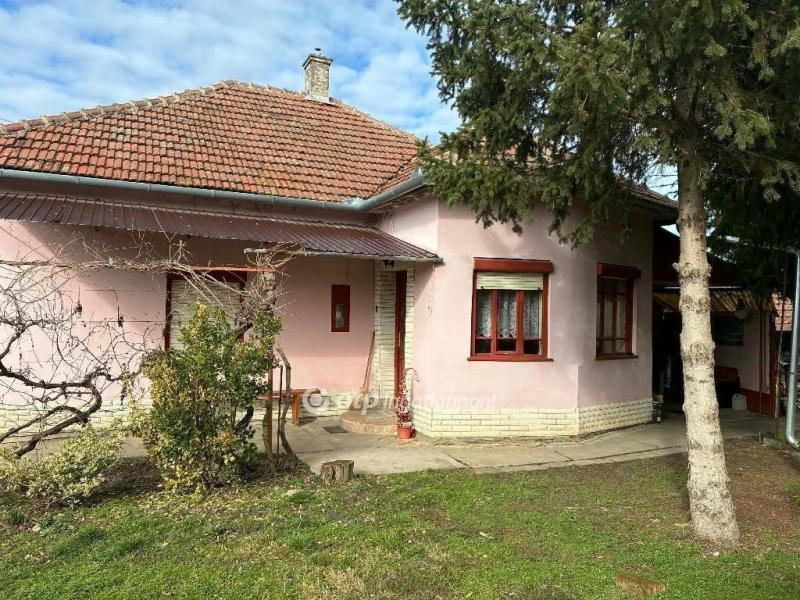 Eladó családi ház Sarkad