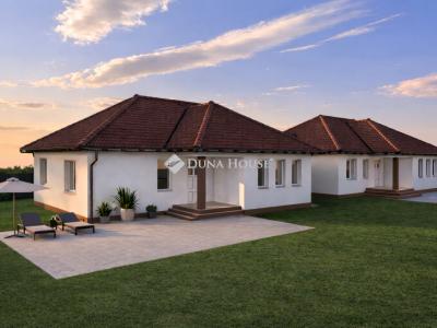 Eladó ikerház Monor