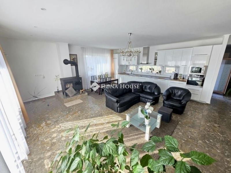 Eladó családi ház Nagytarcsa