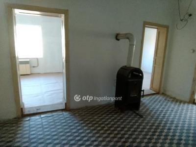 Eladó családi ház Tápióság