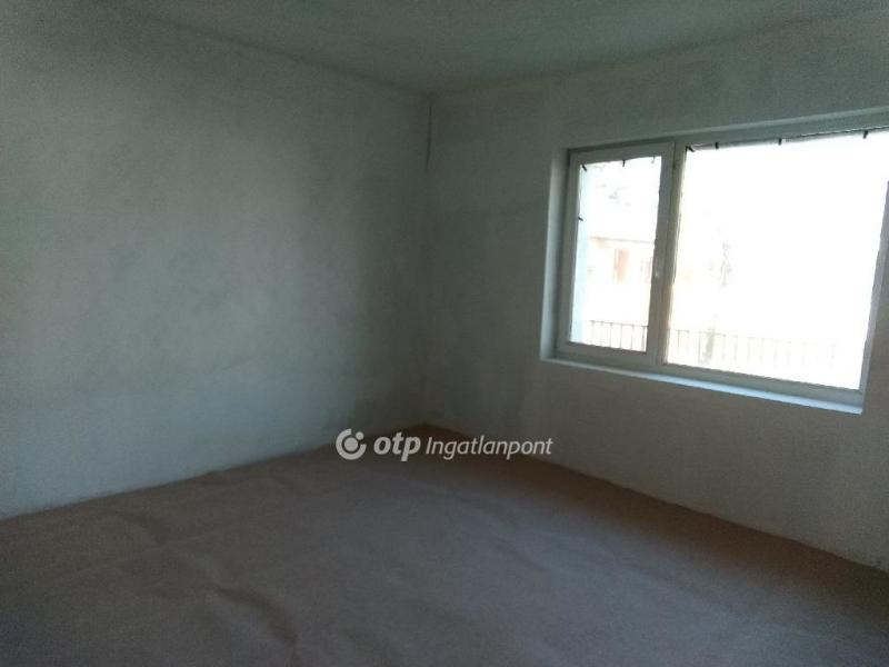 Eladó családi ház Tápióság