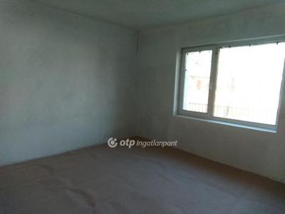 Eladó családi ház Tápióság