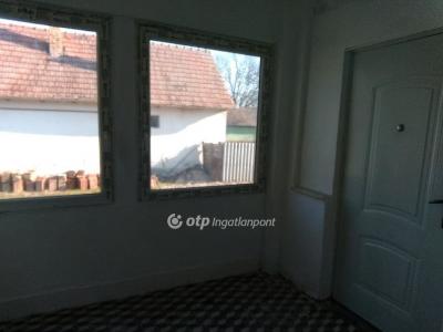 Eladó családi ház Tápióság