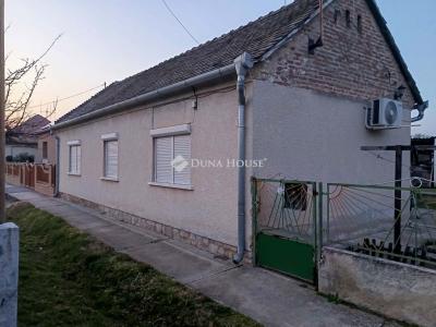 Eladó családi ház Szentlőrinc