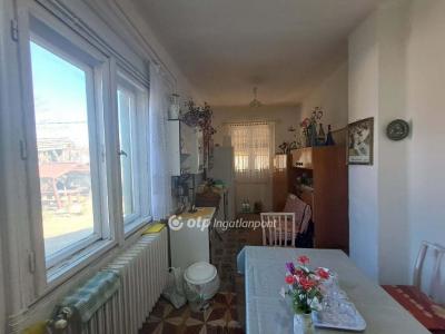 Eladó családi ház Kiszombor