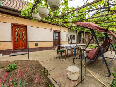 Eladó családi ház Úri