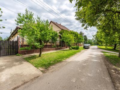 Eladó családi ház Úri