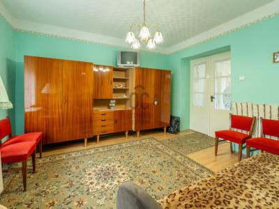 Eladó családi ház Úri