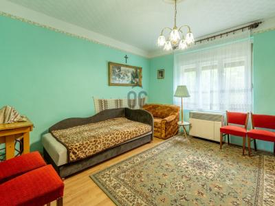 Eladó családi ház Úri