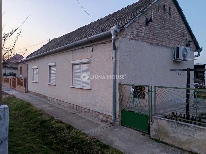 Eladó családi ház Szentlőrinc