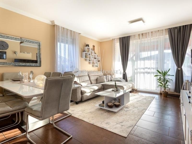 Eladó sorház Nagytarcsa