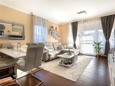 Eladó sorház Nagytarcsa