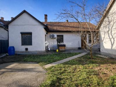 Eladó családi ház Üllő