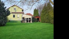 Eladó családi ház Úri