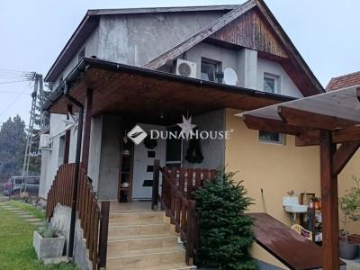 Eladó családi ház Tápiószentmárton