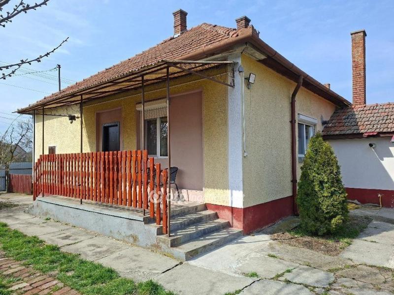 Eladó családi ház Sarkad