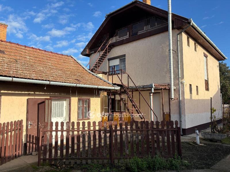 Eladó családi ház Békés