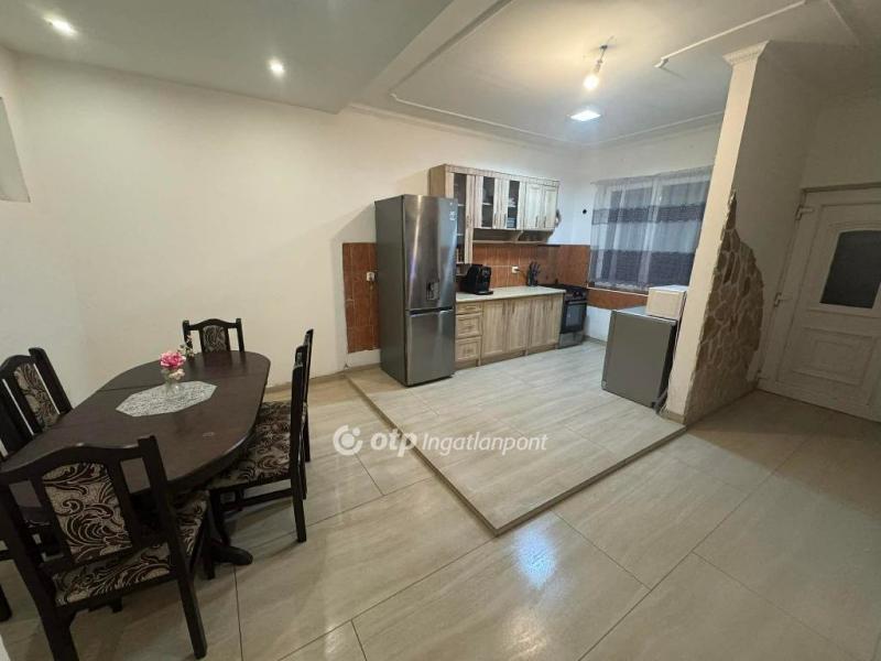 Eladó családi ház