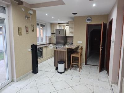 Eladó családi ház Fót