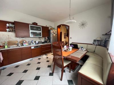 Eladó családi ház Budapest