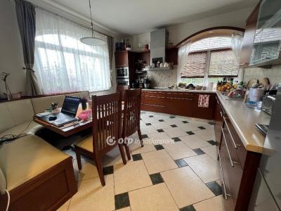 Eladó családi ház Budapest