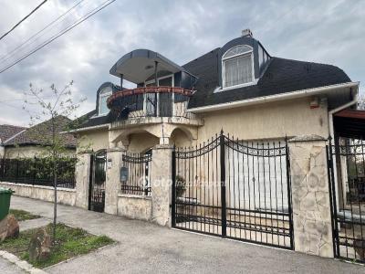 Eladó családi ház Budapest