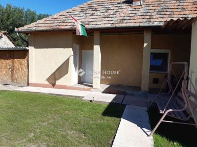 Eladó családi ház Újszilvás