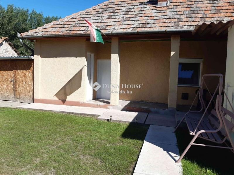 Eladó családi ház Újszilvás