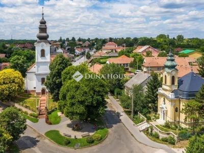 Eladó lakóövezeti telek Gomba