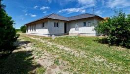 Eladó családi ház Szentmártonkáta