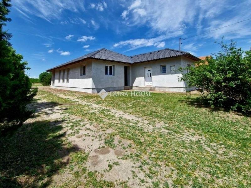 Eladó családi ház Szentmártonkáta