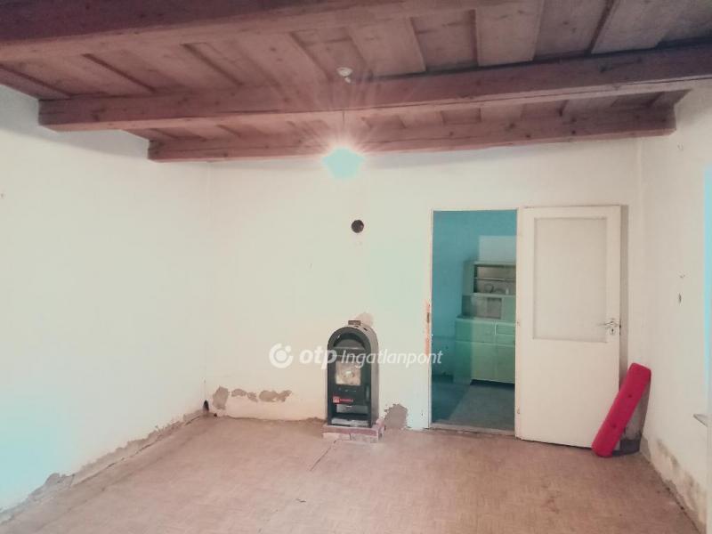 Eladó családi ház Kömörő