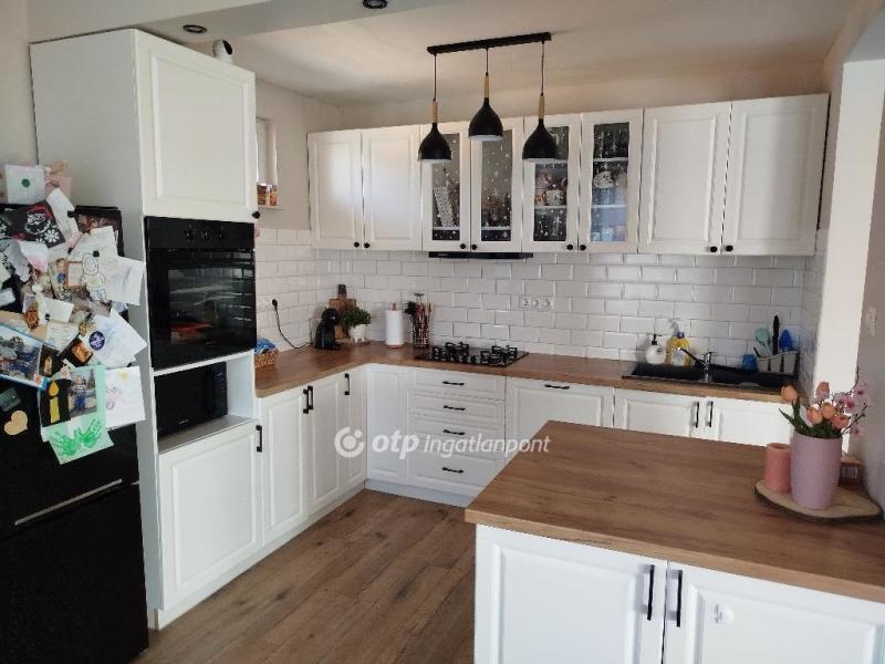 Eladó családi ház Nagyalásony