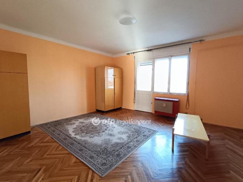 Eladó lakás Csongrád