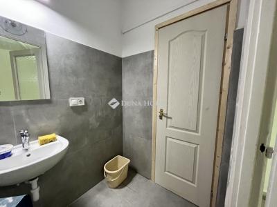 Eladó utcai bejáratú üzlethelység Budapest