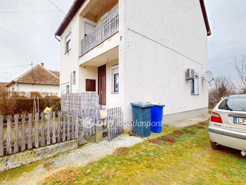 Eladó családi ház Tiszaeszlár