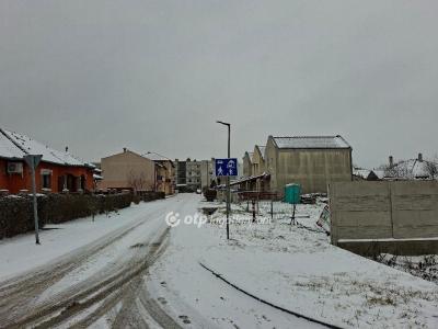Eladó lakás Monor