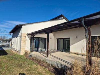 Eladó családi ház Vecsés