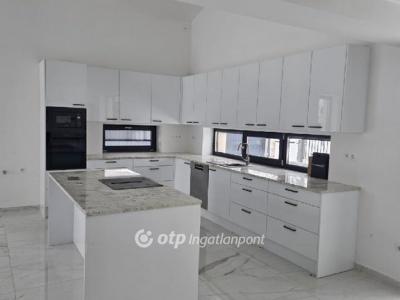 Eladó családi ház Vecsés