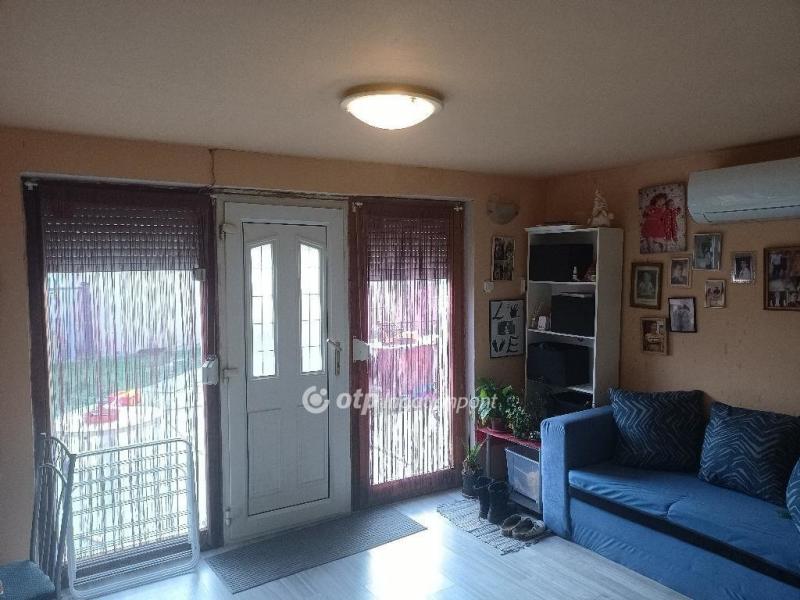 Eladó családi ház Vecsés