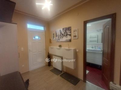 Eladó családi ház Üllő