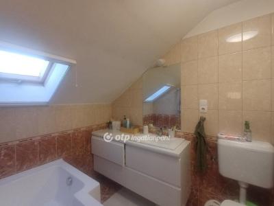 Eladó családi ház Üllő