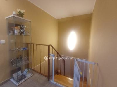 Eladó családi ház Üllő