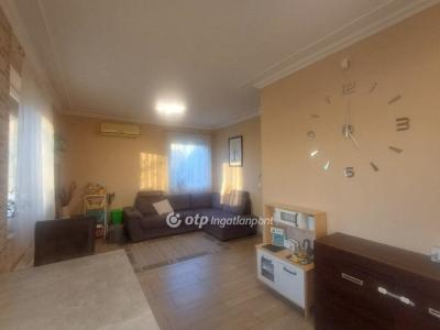 Eladó családi ház Üllő