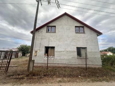 Eladó családi ház Cegléd