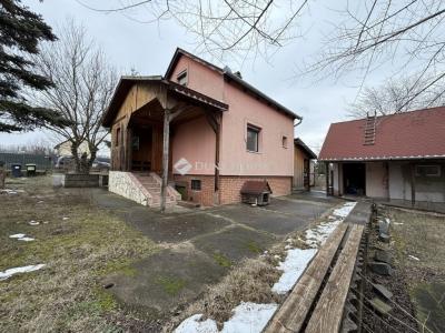 Eladó családi ház Isaszeg